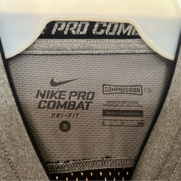 Nike compression shirt - Picture 3 of 4